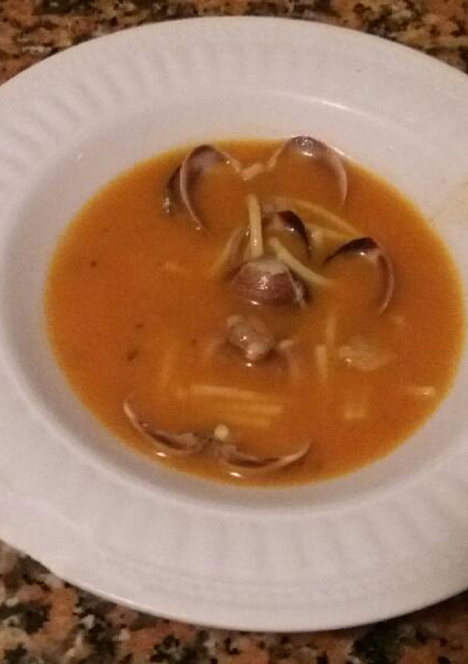 Una foto de Sopa de langostinos