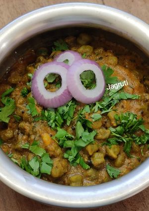A picture of Hara Chana (Choliya) Masala (Fresh Green Chickpea Curry) !!.