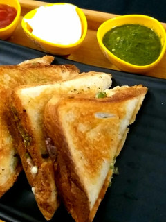 कॉर्न कैप्सिकम चीज़ सैंडविच रेसिपी मुख्य फोटो