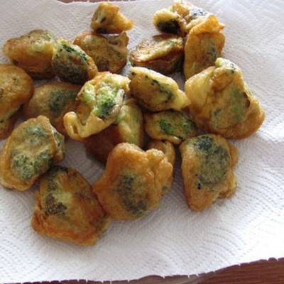Brócoli capeado y relleno de queso en caldillo de jitomate Receta de  Dhoobryna Montagno- Cookpad