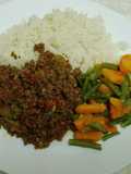 Minced beef served with boiled green beans, carrots and rice