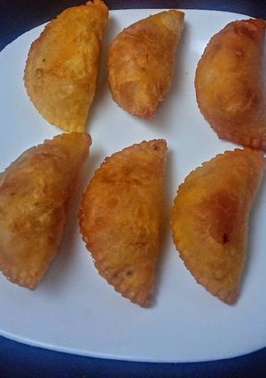 स्वीट समोसा (Sweet samosa recipe in Hindi) रेसिपी मुख्य फोटो