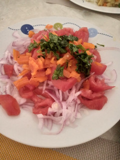 Una foto de Ensalada de tomate, cebolla y ají amarillo