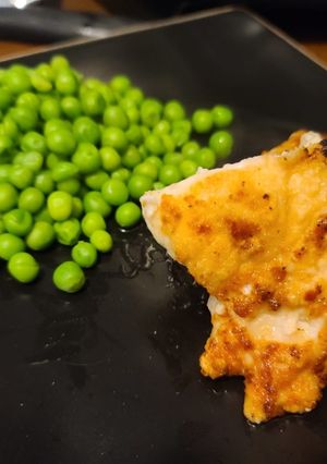 Una foto de Bistec de pechuga de pollo enharinada y al limón