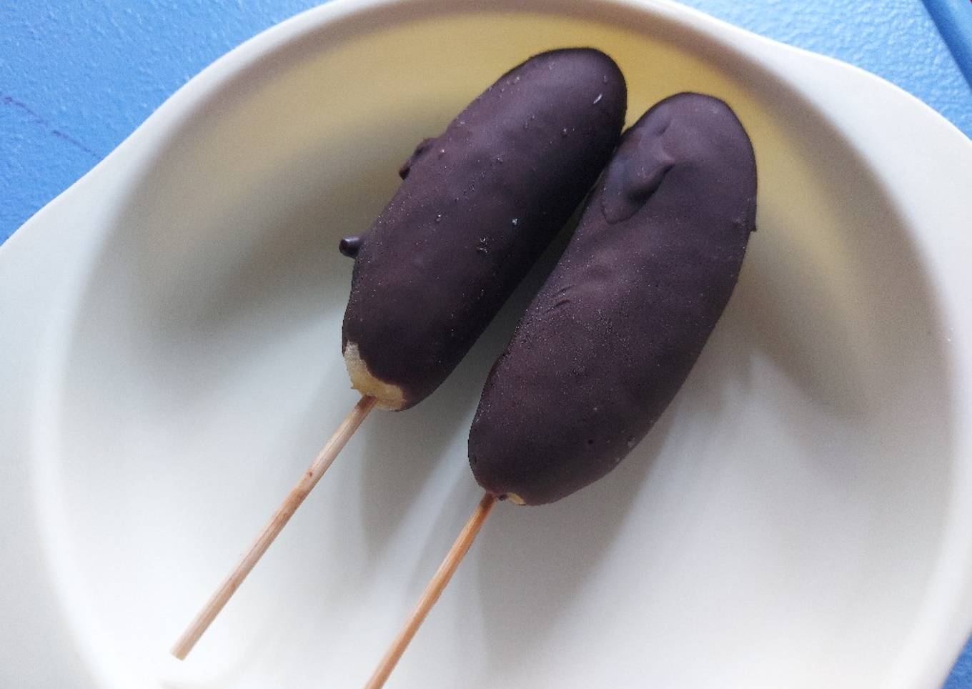 Langkah Mudah untuk Menyiapkan Es piscok (pisang coklat) yang Bisa
Manjain Lidah