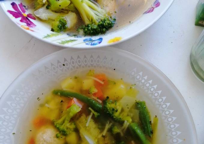 Супик овощной с куриными фрикадельками