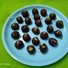 A picture of Beetroot Ladoo.