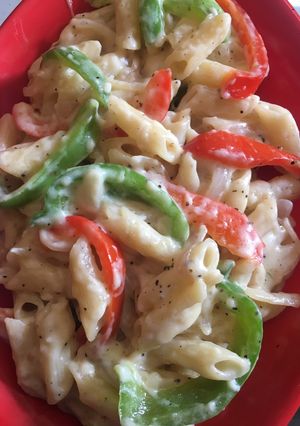 A picture of White sauce creamy pasta.