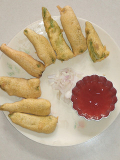 A picture of Mirchi vada.