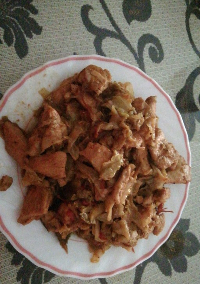 Una foto de Estofado de pollo con repollo