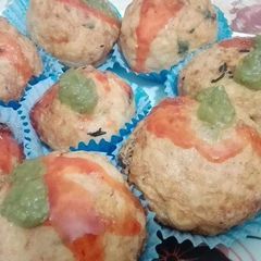A picture of Cheezy potato nargasi kofty with California french dressing.