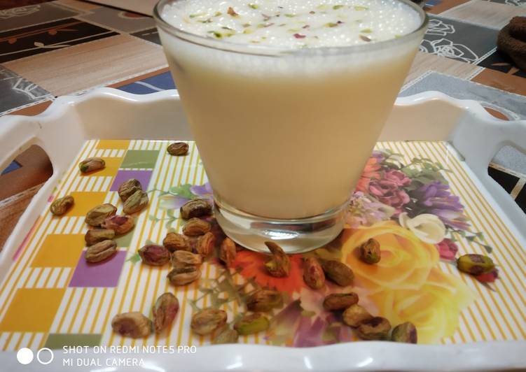 Recipe of Homemade Pista,kesar punjabi lassi