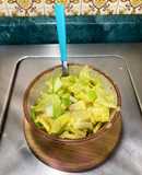 *Ensalada de Lechuga Romana con Manzana Verde y Vinagreta Agridulce*