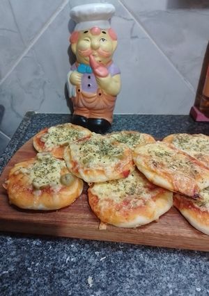 Una foto de Mini pizzas caseras 🍕😍