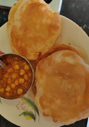 A picture of Chole bhature.