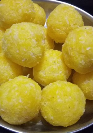 नारियल लड्डू (Nariyal Laddu recipe in hindi) रेसिपी मुख्य फोटो