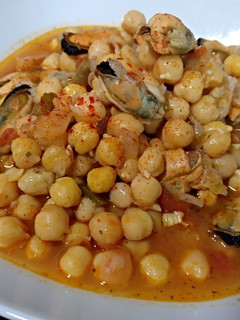 Una foto de Garbanzos con mejillones