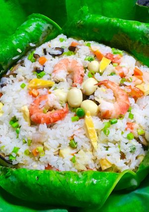 Hình của món Cơm hấp lá sen.