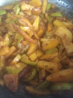 आलू,परवल की भूजीया (aloo parwal ki bhujia recipe in Hindi) रेसिपी मुख्य फोटो