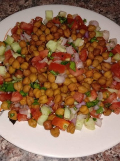 ચણા સલાડ (Chana salad recipe in Gujarati) રેસીપી મુખ્ય ફોટો
