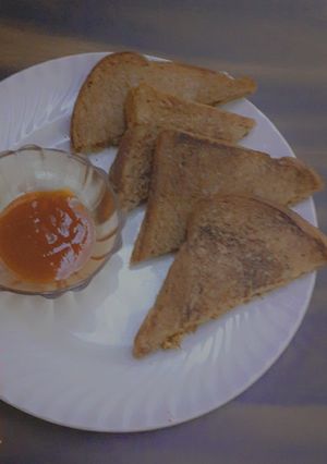A picture of Onion Tomato Sandwich.