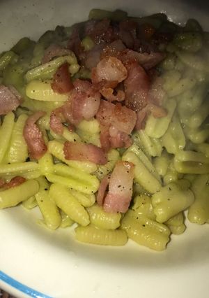 Foto di Gnocchetti sardi con crema di piselli e guanciale