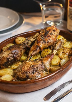 Foto principal de Pierna de Ternasco al Horno con Patatas Panaderas