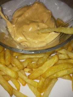 Una foto de Salsa de queso muy parecida a la del burger