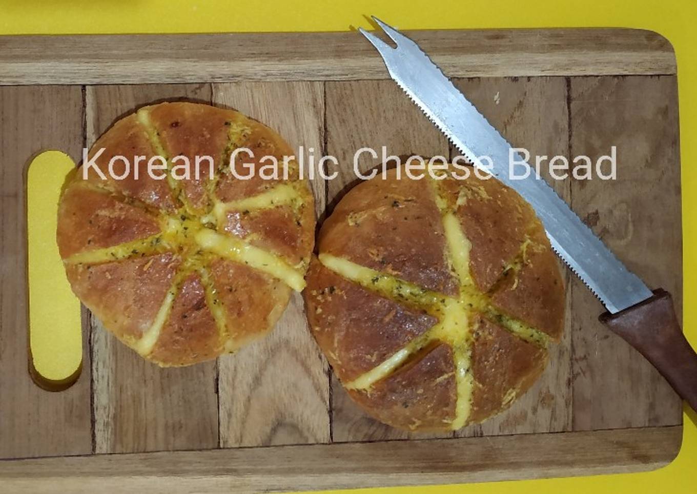 Korean Garlic Cheese Bread
