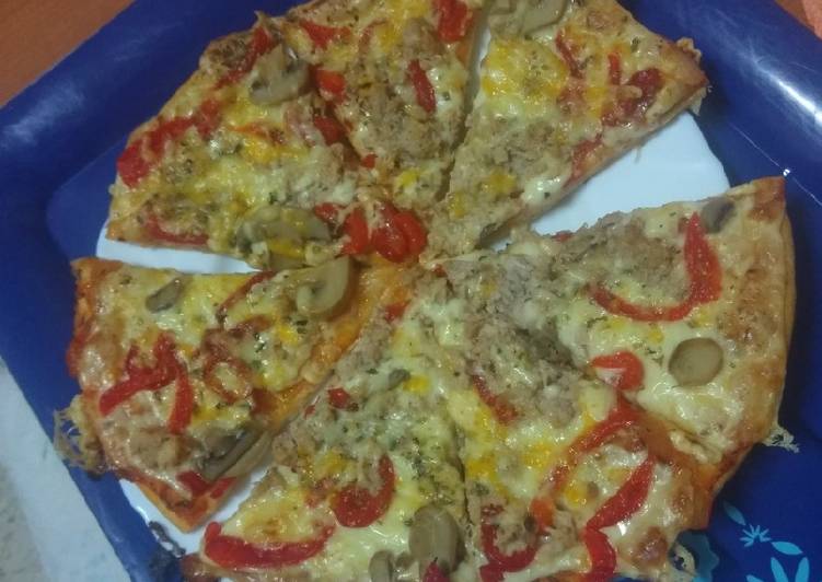 Pizza de atún, champiñones y pimiento morrón