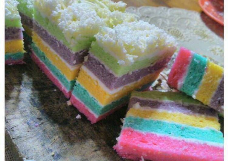 Langkah Mudah untuk Membuat Rainbow cake kukus, super lembut yang Lezat Sekali