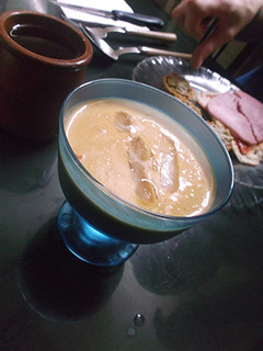 Una foto de Gazpacho de aguacate y manzana