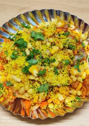 कॉन भेळ (corn bhel recipe in marathi) रेसिपी चे मुख्य फोटो 