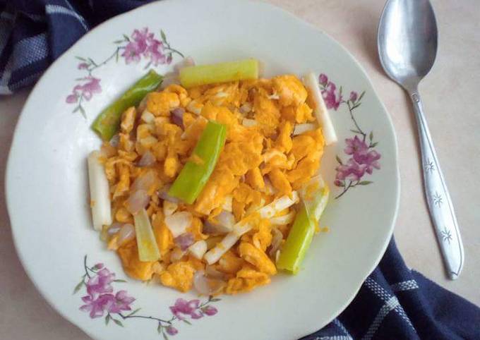 Wajib coba! Resep buat Orak Arik Telur Bawang Merah, Simple, Yummy dijamin nagih banget
