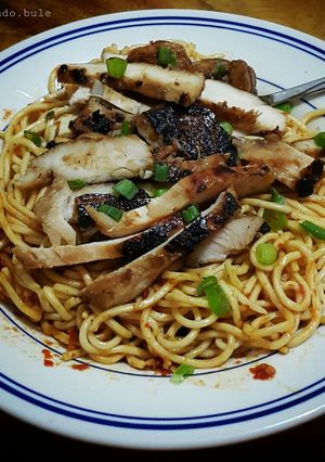 Foto resep Spicy Garlic Noodle with Grilled Chicken
