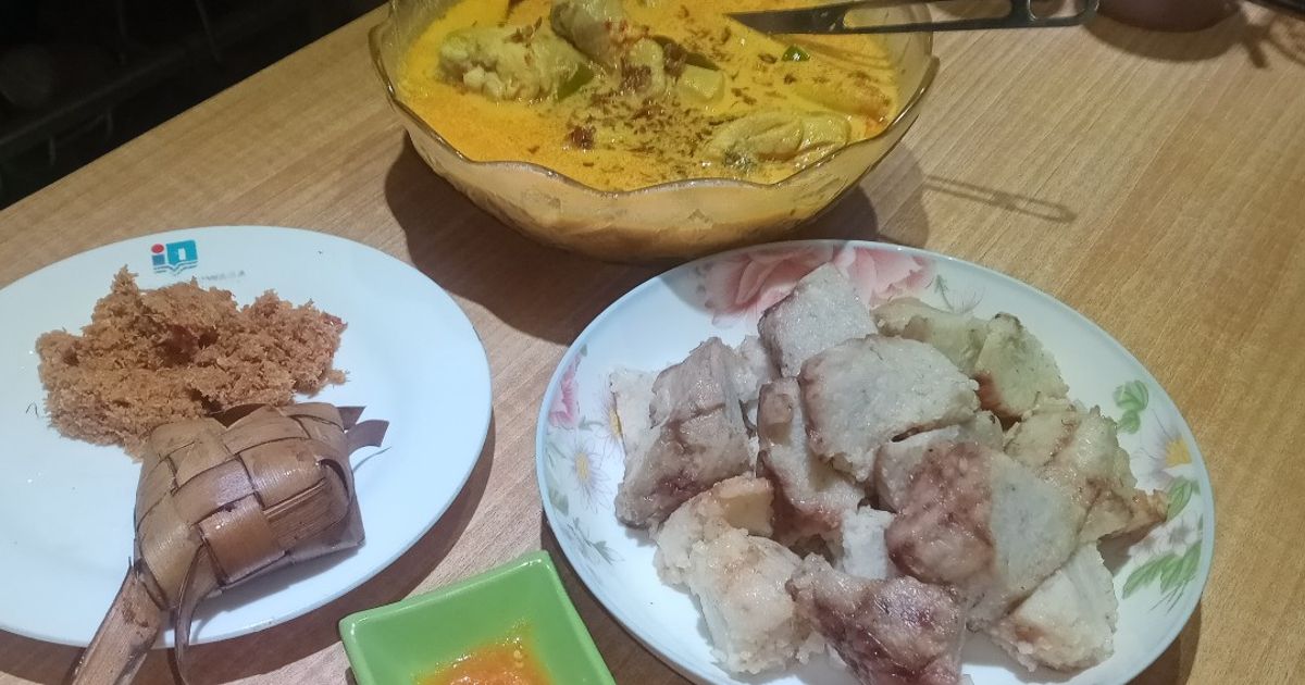 14. Ketupat kare + serundeng