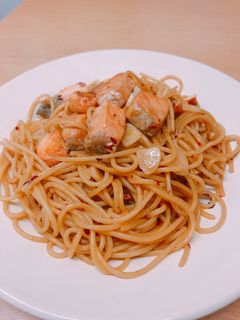 รูปของ สปาเก็ตตี้แซลม่อนผัดโชยุญี่ปุ่น และน้ำมันงา ง่ายๆสไตล์ นศ. ต่างแดน