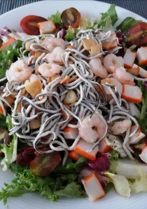 Una foto de Ensalada templada marinera
