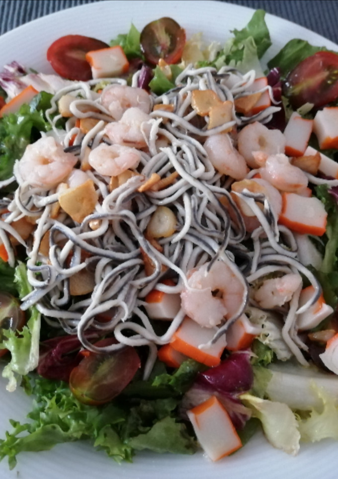 Una foto de Ensalada templada marinera