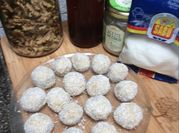 Una foto de trufas de coco sin azúcar
