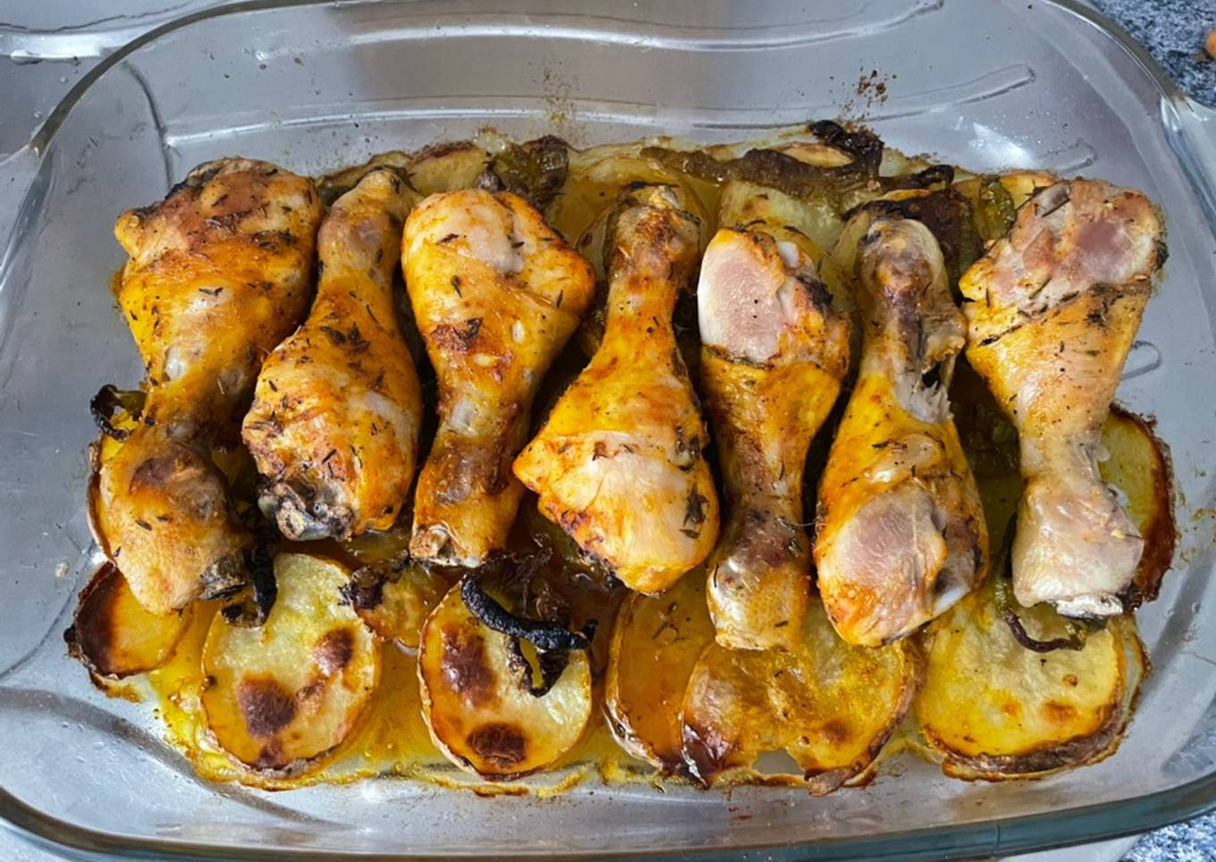 Muslos de pollo al horno con un toque mediterráneo