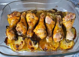 Foto principal de Muslos de pollo al horno con un toque mediterráneo