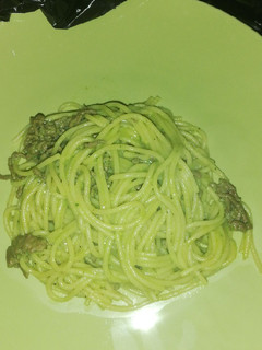 Una foto de Fideos con salsa de cilantro