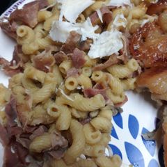A picture of Mushy Pea, Pasta, with Prosciutto.