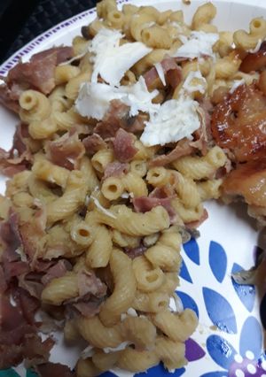 A picture of Mushy Pea, Pasta, with Prosciutto.