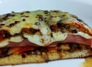 Una foto de Sándwich De Berenjena🍆y Mortadela🥪...!