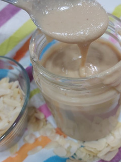 Una foto de Crema de almendras 100%