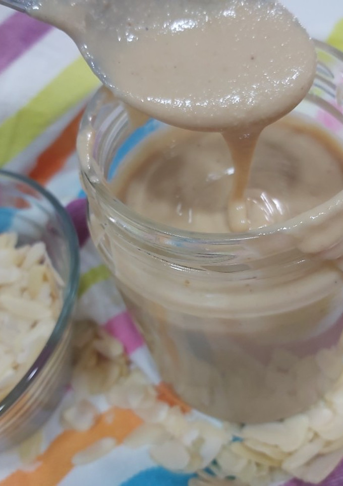 Una foto de Crema de almendras 100%