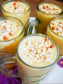 बादाम मिल्कशेक(badam milkshake recipe in hindi) रेसिपी मुख्य फोटो
