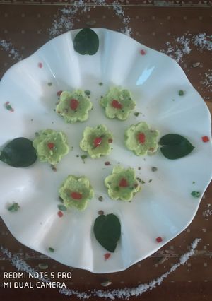 पान की बर्फी (Paan ki barfi recipe in Hindi) रेसिपी मुख्य फोटो